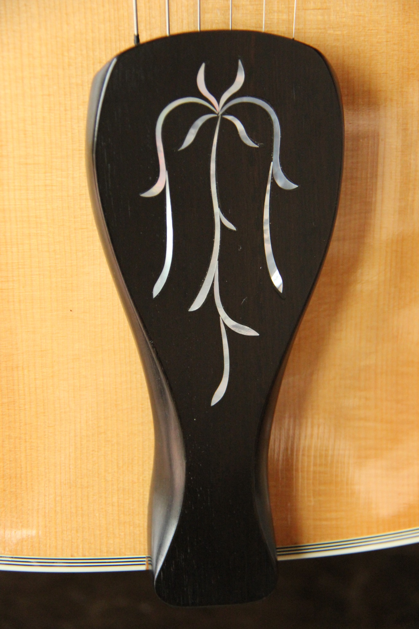 Tailpiece inlay detail
