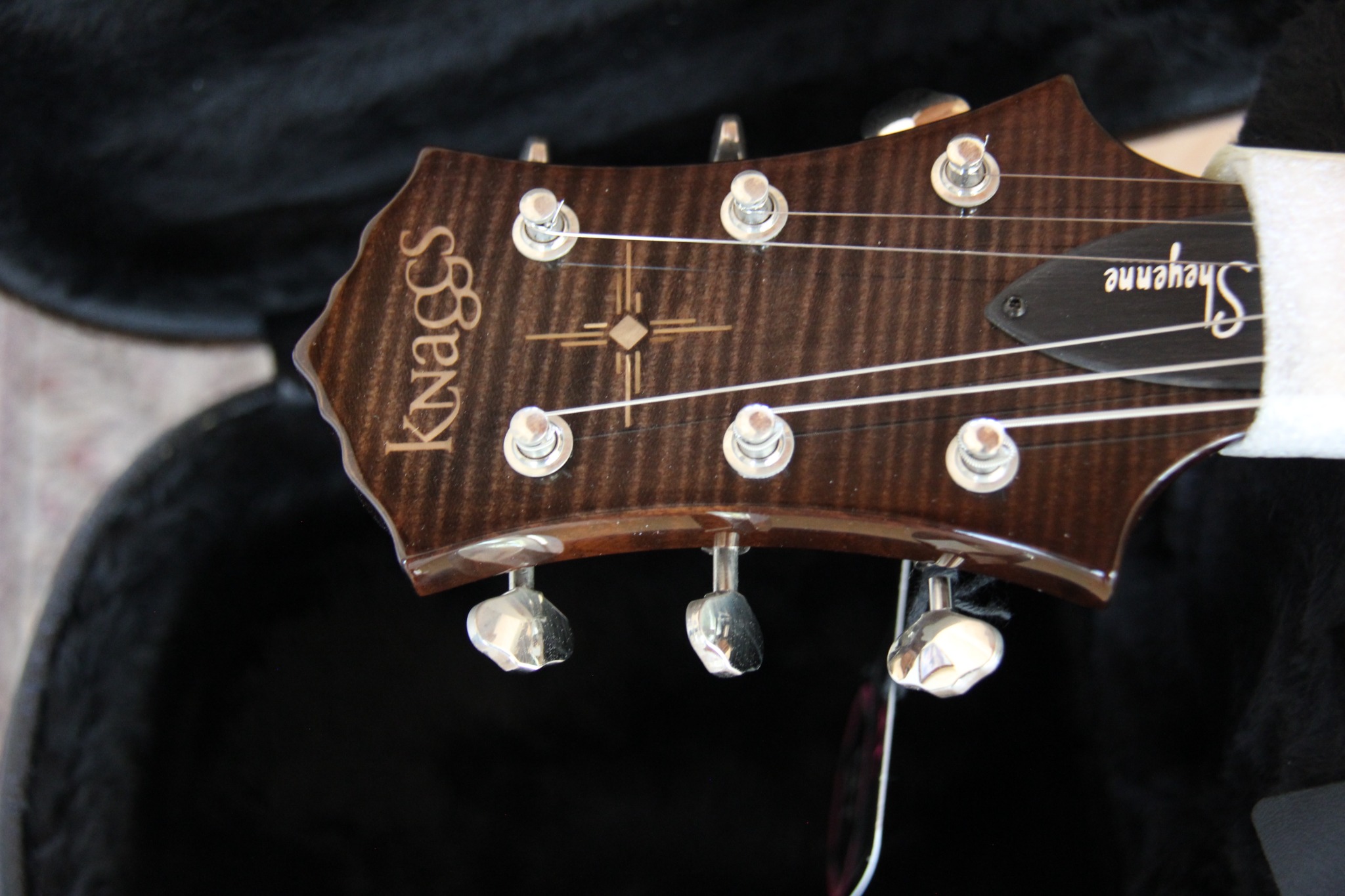 Knaggs Black Rhino Sheyenne #1 — headstock front
