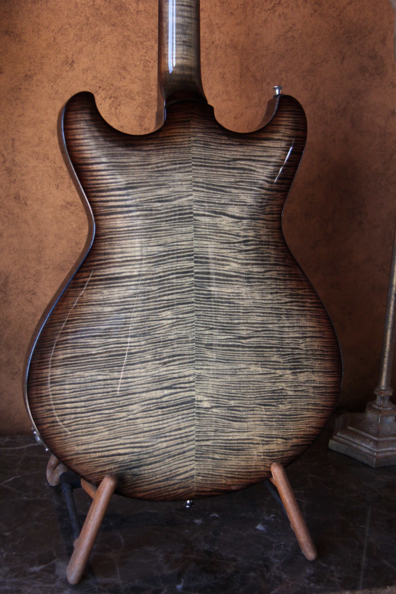 Knaggs Black Rhino Sheyenne #1 — body back